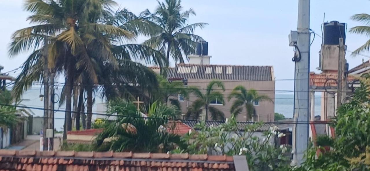 Oviniru Beach Hotel Negombo Extérieur photo